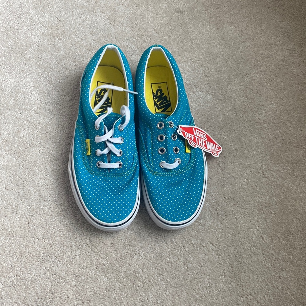 polka dot vans!!
